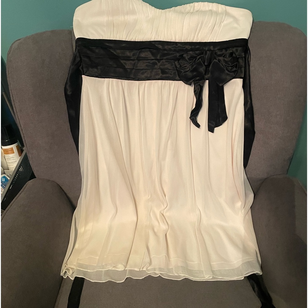 SPEECHLESS STRAPLESS DRESS - OFF WHITE/CREAM BLACK TIE RIBBON BACK, BOW IN FRONT